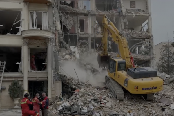 Глава бюро RT в Иране: множество людей находятся под завалами здания в Тегеране