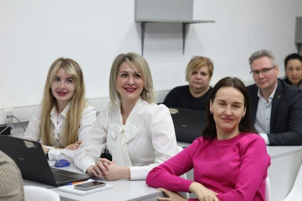 Члены астраханских избирательных комиссий изучают новую программу ЦИК РФ