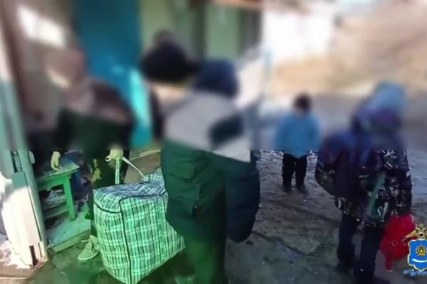 Астраханец незаконно приютил двух иностранок с детьми