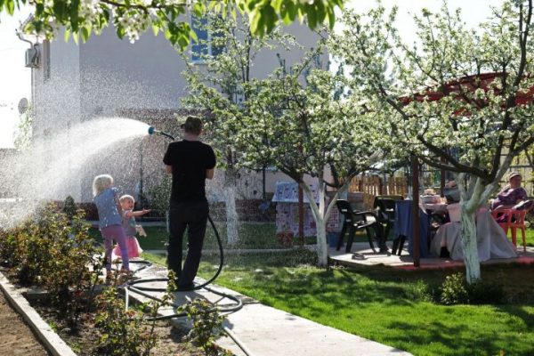 Астраханец пытался засудить соседей за 