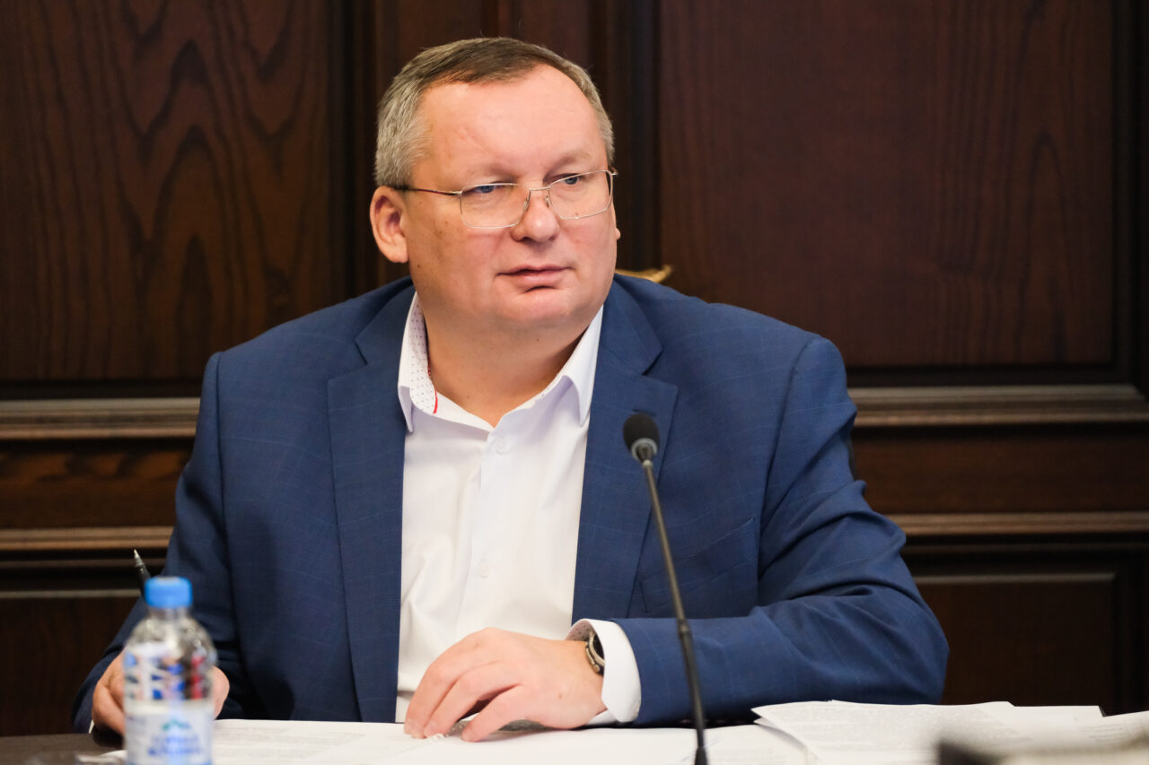 Игорь Мартынов поздравил астраханцев с Днем наставника | АРБУЗ