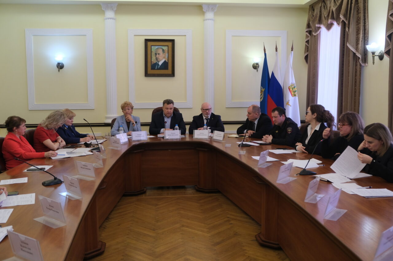 В администрации Астрахани обсудили антинаркотическую работу | АРБУЗ