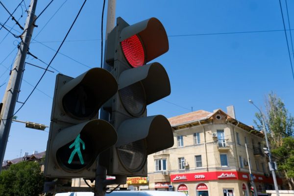 Следующей улицей Астрахани с умными светофорами станет Боевая | АРБУЗ