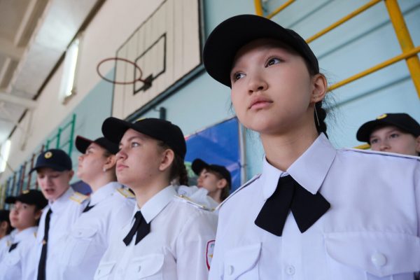 В Камызяке школьников торжественно посвятили в ряды полицейского класса | АРБУЗ