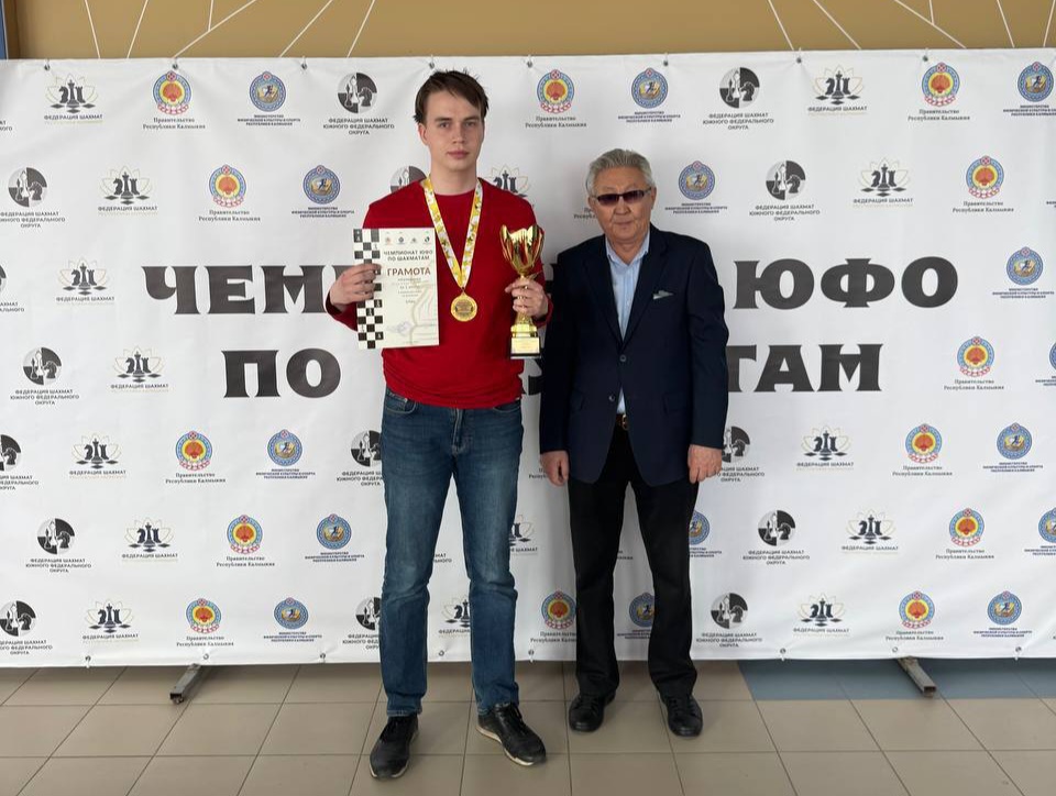 Житель Астрахани победил на престижных соревнованиях по шахматам | АРБУЗ
