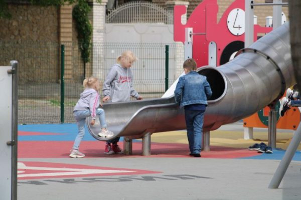 С 1 марта многие получатели единого пособия могут ничего не получить. Разбираемся, что им делать.  