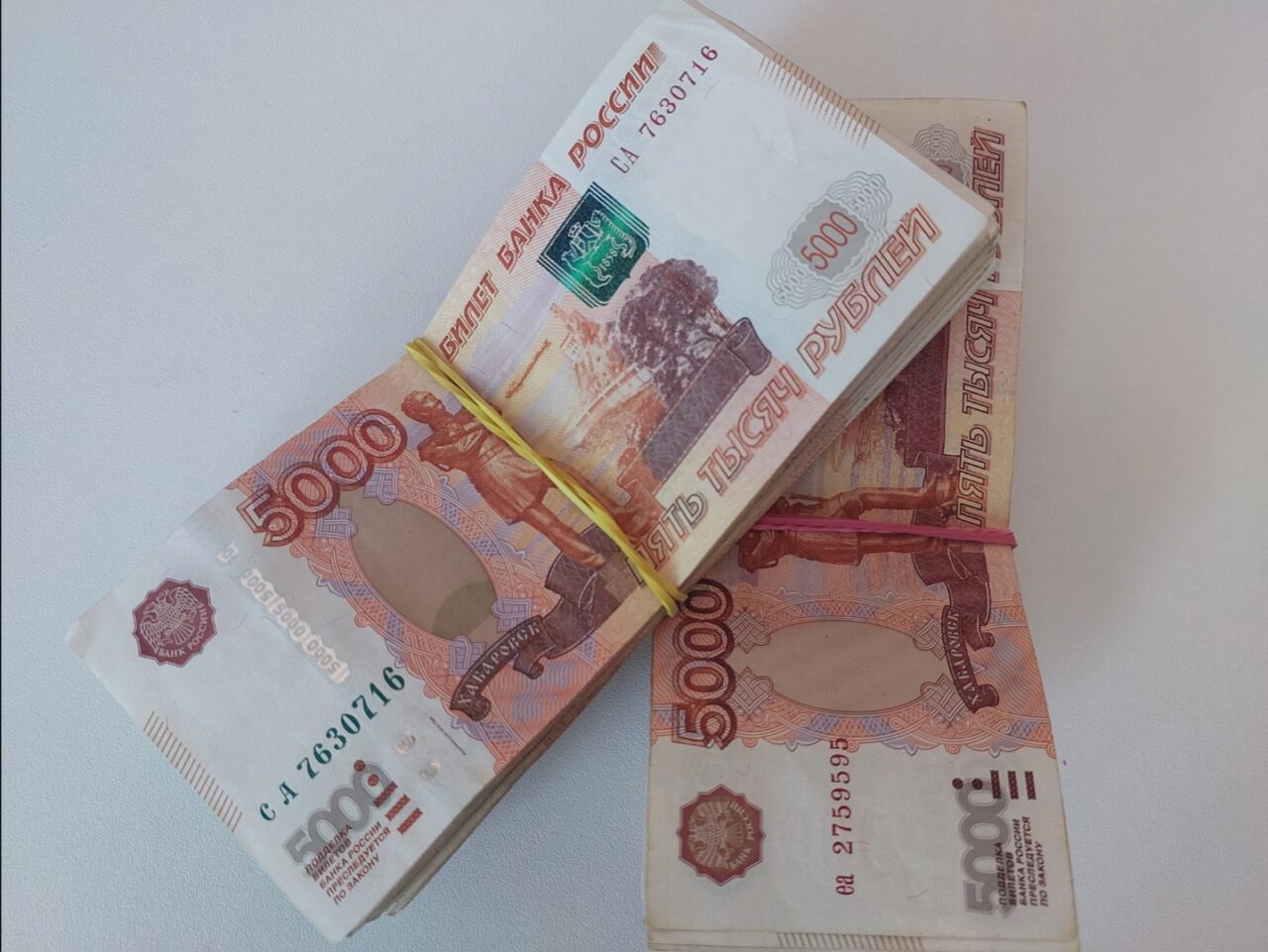 В Астрахани орудовала банда, она совершила экономические преступления на огромную сумму | АРБУЗ