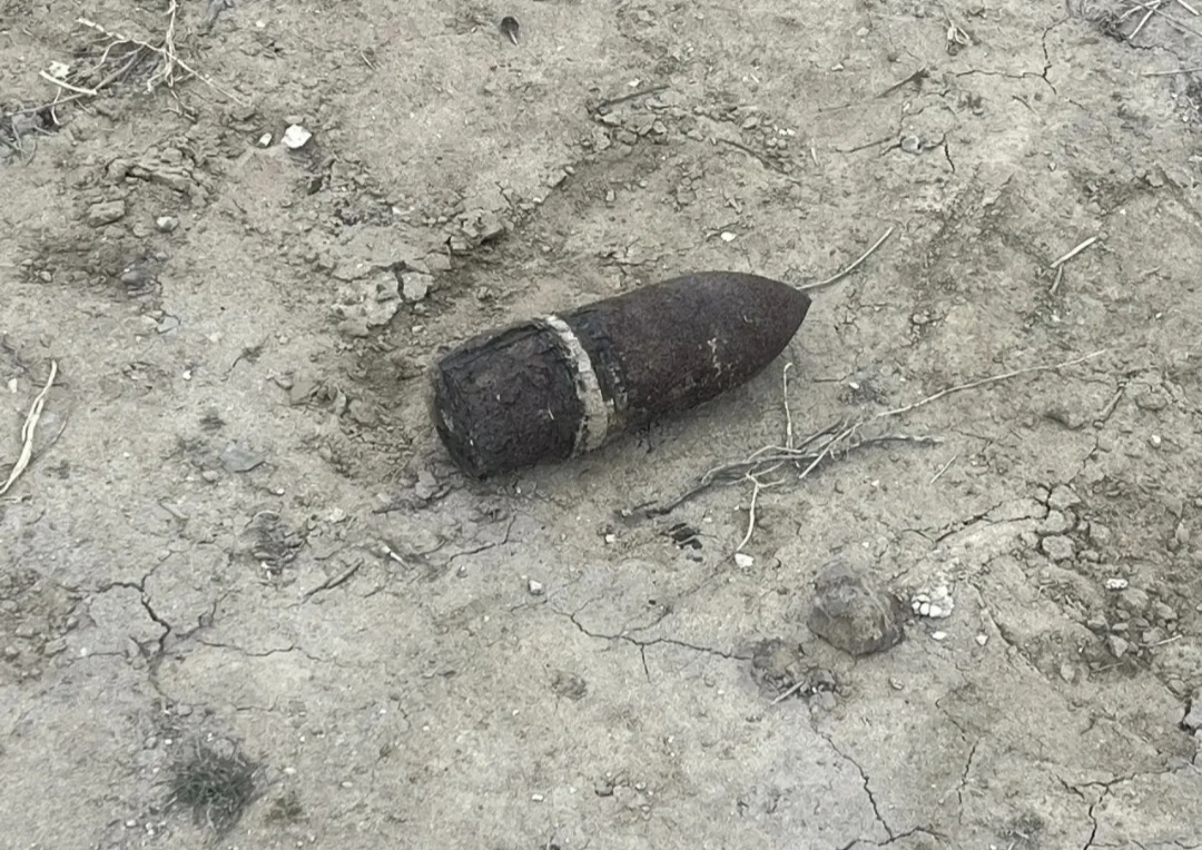 В крупном селе в Астраханской области неожиданно нашли снаряд времен войны | АРБУЗ