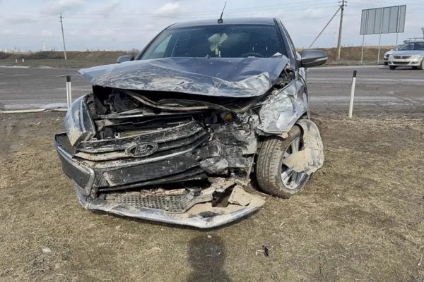 Под Астраханью иномарка не уступила дорогу машине с детьми, двое малышей пострадали | АРБУЗ