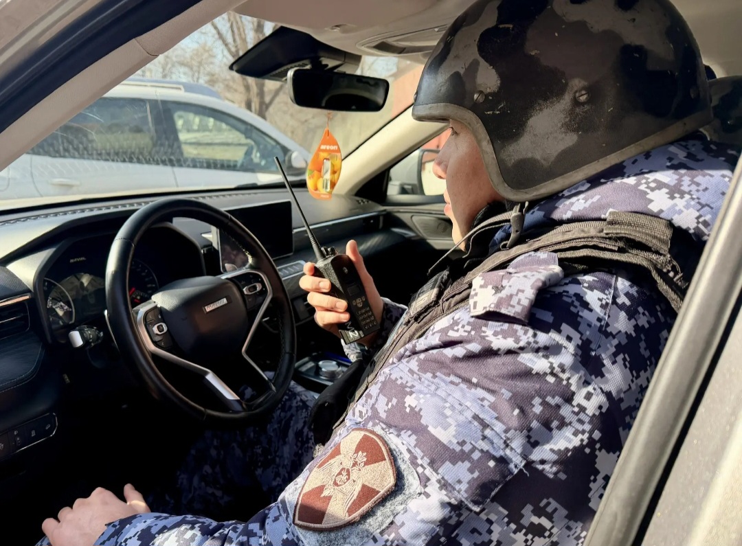 В Астрахани взрослый мужчина выслеживал девочку и приставал к ней, преследователя задержали | АРБУЗ