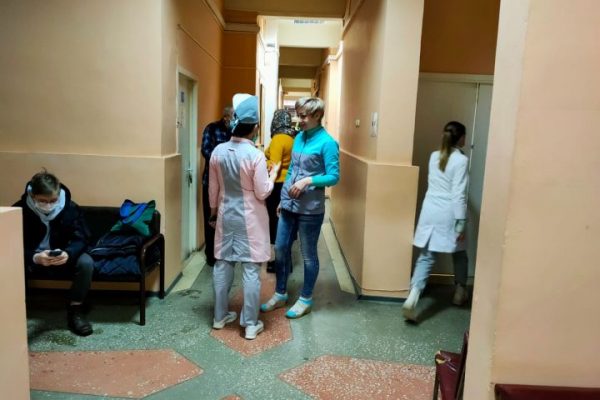 Для медработников вводят халаты разного цвета в зависимости от должности