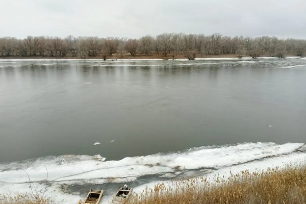 В астраханском селе ребенок провалился под лед и утонул | АРБУЗ