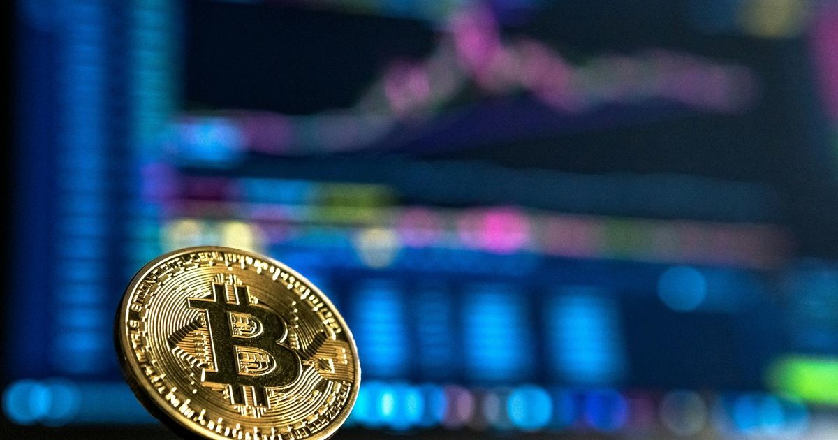 США и Израиль обрушили курс Bitcoin, напав на Иран
