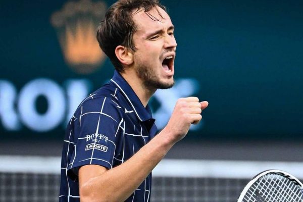 Медведев вышел в полуфинал «Мастерса» в Индиан-Уэллсе после выспоренного очка