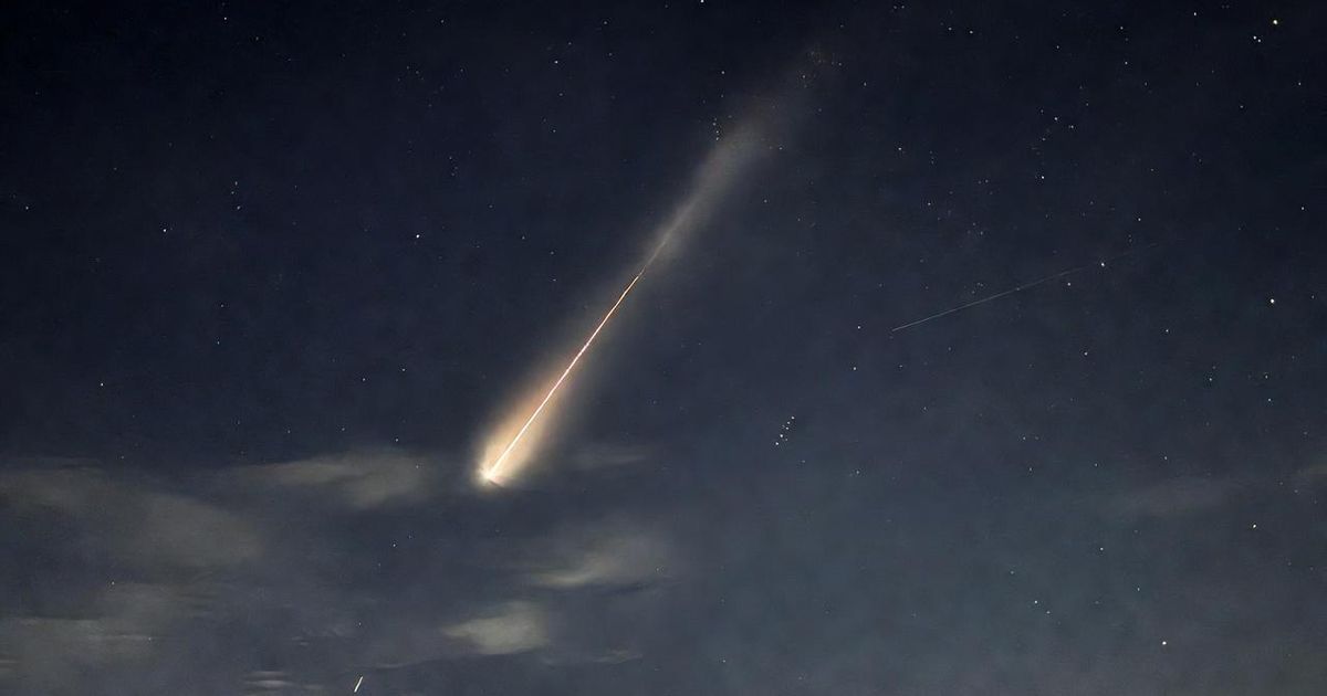 Появилось видео падения неизвестного космического тела в Черном море