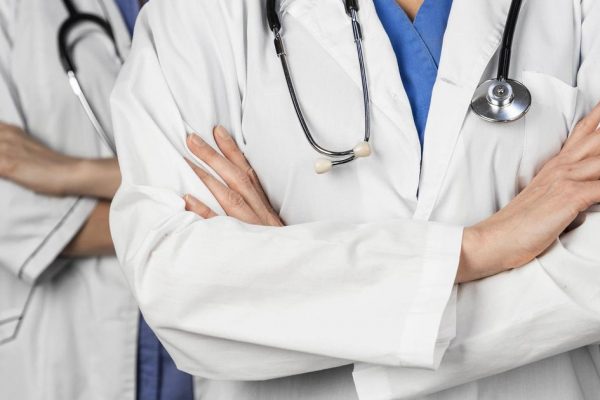 Боты накручивают отзывы врачам частных клиник в России