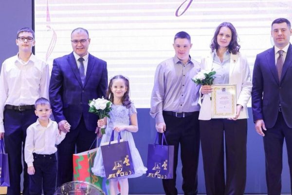 Глава Подольска поздравил жительниц с наступающим 8 Марта