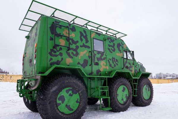 В рамках проекта «Доброе дело» бойцам СВО из Подмосковья передали вездеход «Звезда»