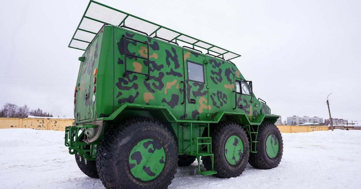 В рамках проекта «Доброе дело» бойцам СВО из Подмосковья передали вездеход «Звезда»
