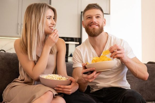 Можно ли есть чипсы и попкорн во время поста: ответ священника