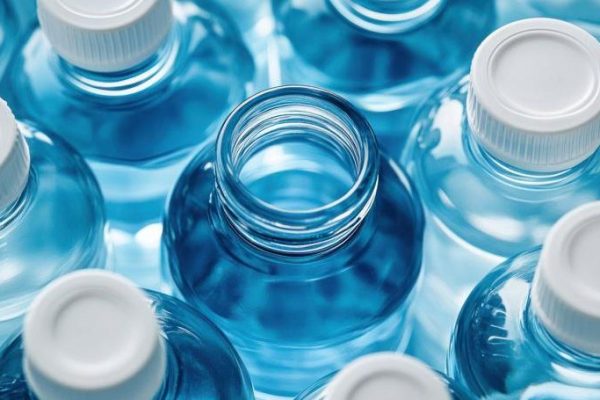 Что-то липкое: бизнес-леди отравилась минералкой в самом дорогом отеле Петербурга