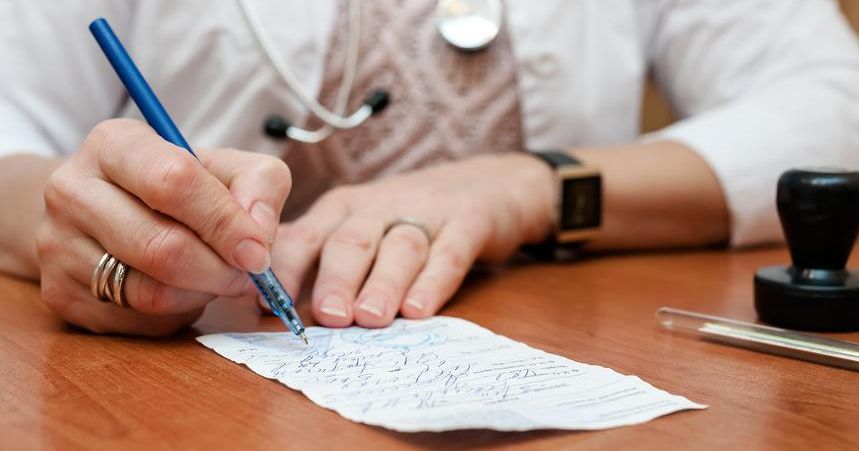 Агрессивный жеребец заразил работника белгородской конюшни опасной инфекцией