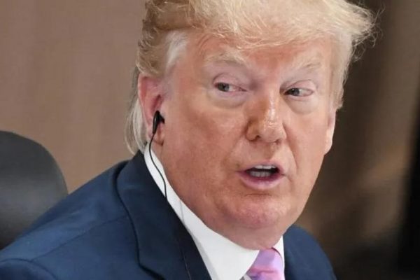 Трамп сообщил о ежедневных переговорах по Украине