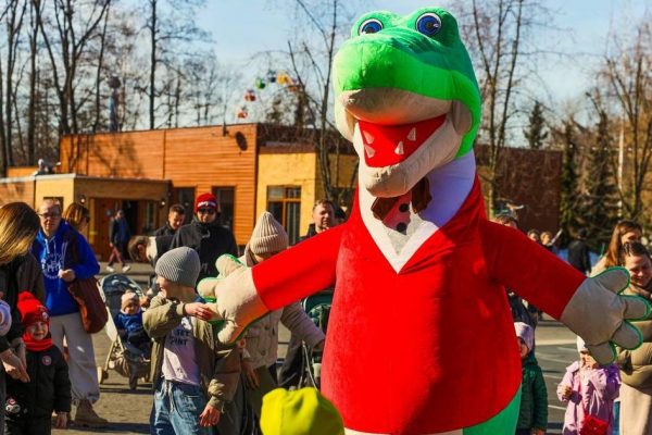 Солнце, сказочные герои и зеленый мир: в парке Мытищ организовали экопраздник