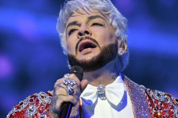 Цвет настроения — грустный: уставшего поп-короля сняли на видео в Барнауле