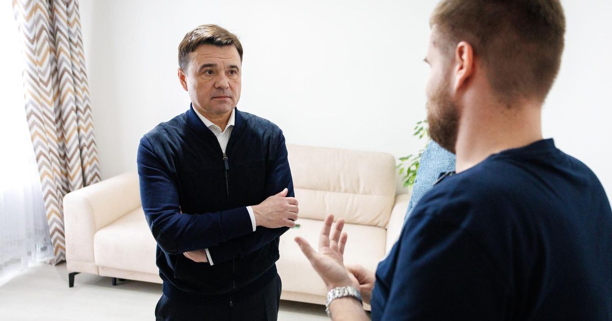 Воробьев навестил новоселов, переехавших из аварийного жилья в Сергиевом Посаде