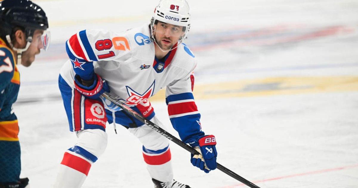 Ларионов отказался комментировать разрыв контракта с канадским форвардом