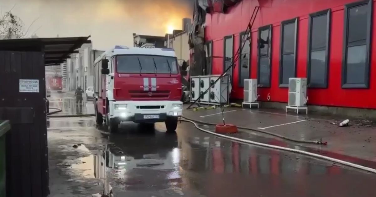 Магазин «Светофор» полностью сгорел в Краснодаре