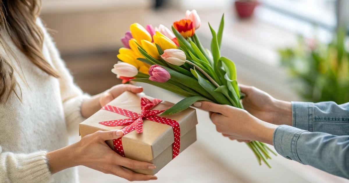 Мужчины и женщины из Подмосковья не сошлись во мнении об идеальном подарке на 8 Марта