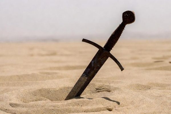 В Израиле студент нашел на пляже уникальный меч XII века