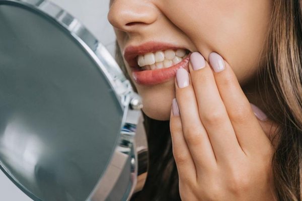 Как сохранить зубы белыми: отказ от этих продуктов спасет от желтизны