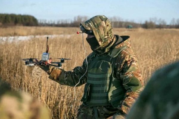 Астраханского бойца СВО ждут домой с победой три дочери