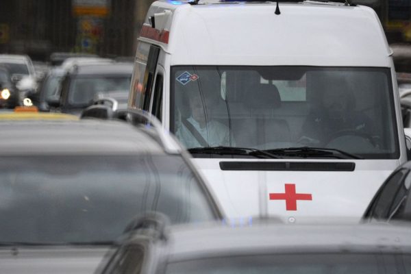 Скорая помощь врезалась в три машины в Подмосковье
