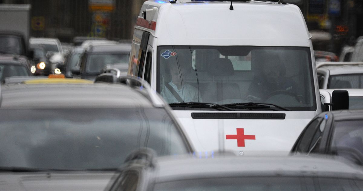 Скорая помощь врезалась в три машины в Подмосковье