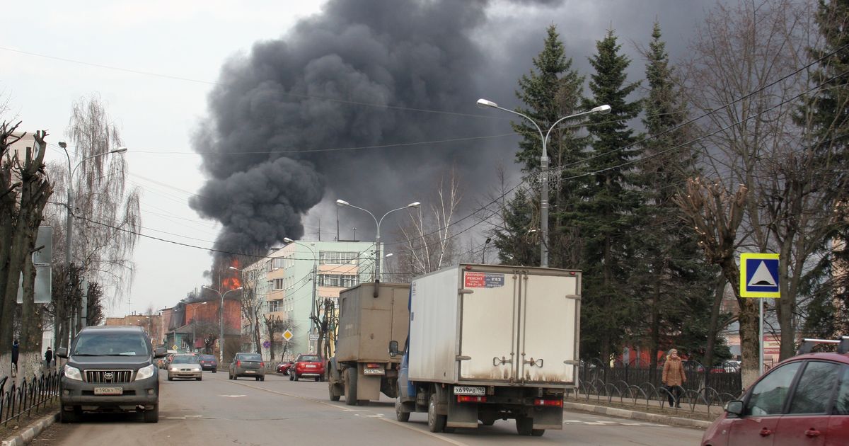 Пожар в медцентре Москвы: горят утеплитель и деревянная обрешетка, понадобилась эвакуация людей