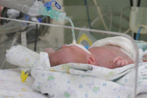 Жительница Китая родила дочь в 63 года после смерти сына