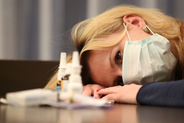 Потеря вкуса и лихорадка: в России растет заболеваемость COVID-19