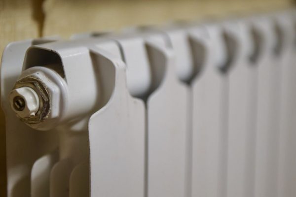 Россиянам напомнили о штрафах за самовольную замену батарей в квартире