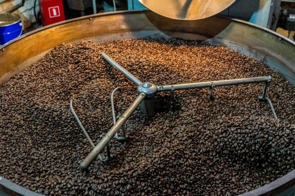 Кофе с яйцом в детской моче: китайская кофейня устроила скандал с «деликатесом»