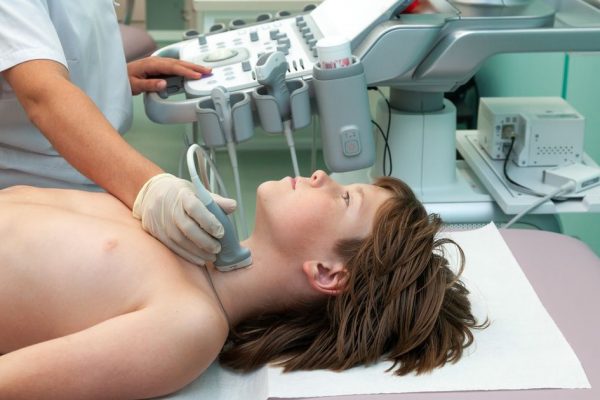 Врач объяснила, как помочь младенцу, если он подавился