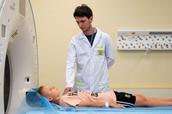 Война добралась до больниц: в мире исчезают аппараты МРТ