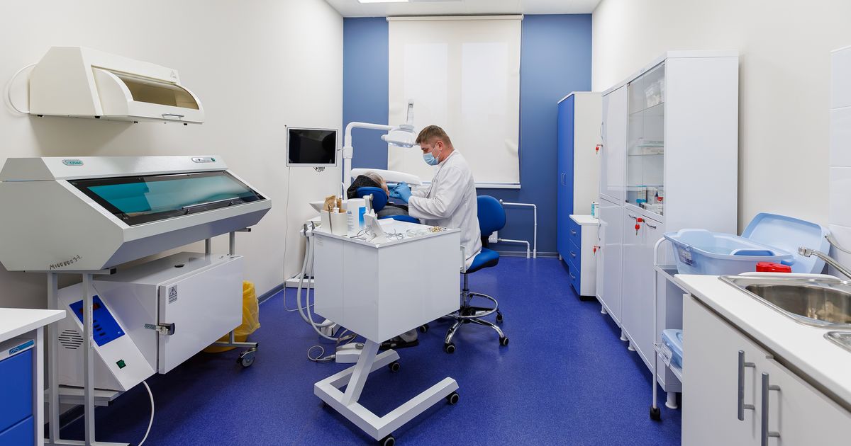 Почему зубы крошатся именно весной? Стоматолог раскрыл неочевидную причину