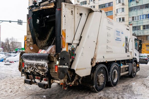 В центре Кемерова образовалась несанкционированная свалка старой мебели: местный житель бьет тревогу