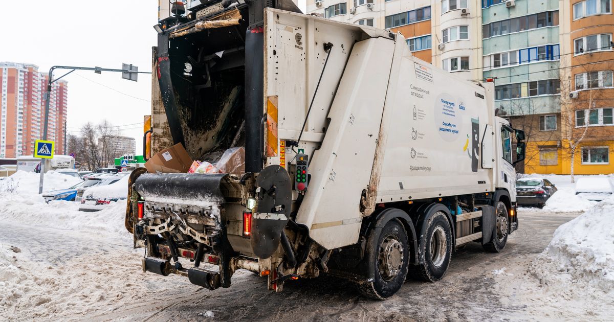 В центре Кемерова образовалась несанкционированная свалка старой мебели: местный житель бьет тревогу
