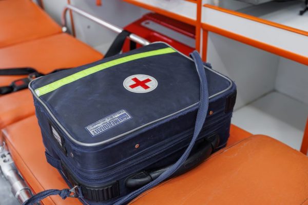 Коктейль из аптечки: подростки смешали спиртовые салфетки с газировкой и попали в больницу Москвы