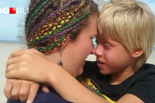 «Саня уверен, что он звезда»: история приемной мамы, которая забрала из детдома и вырастила мальчика с «расщепленным позвоночником»